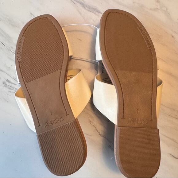 Old Navy Women’s Flat Linked Bone Color Low Heel  Sandals  Sz 7 NWT - Picture 2 of 5